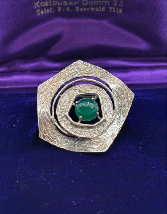 Srebrna broszka z chalcedonem 0865