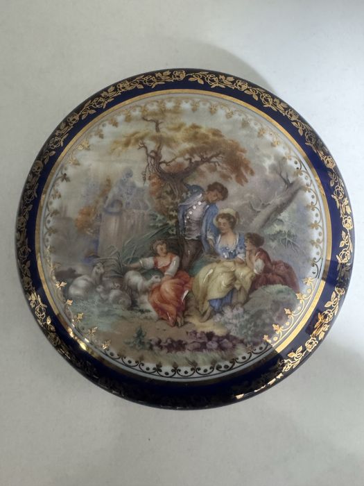 Шкатулка . Виробник Лімож , Франція