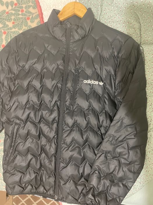 Blusão adidas preto quase novo