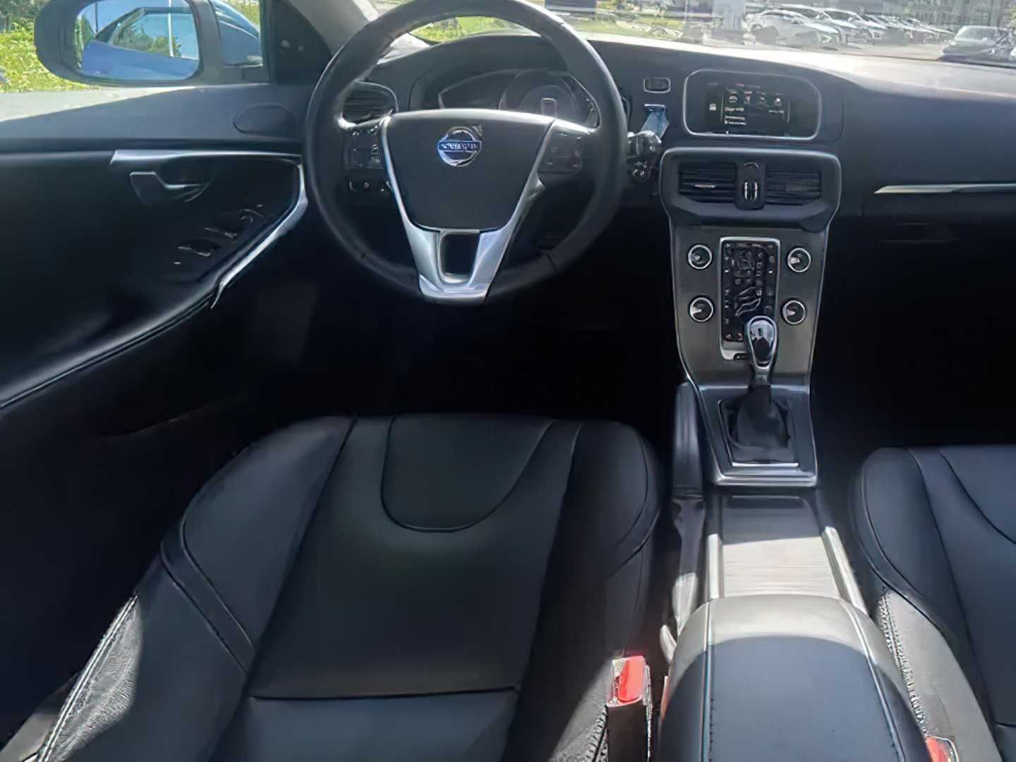 Volvo V40   2016