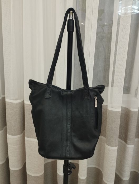 Чорна шкіряна сумочка в ідеальному стані сумка шкіра кожаная сумочка