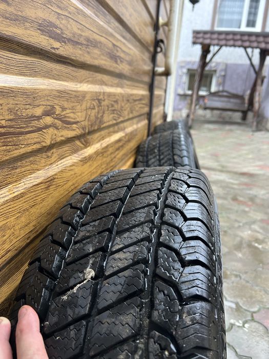 Зимова резина 215/65 R16