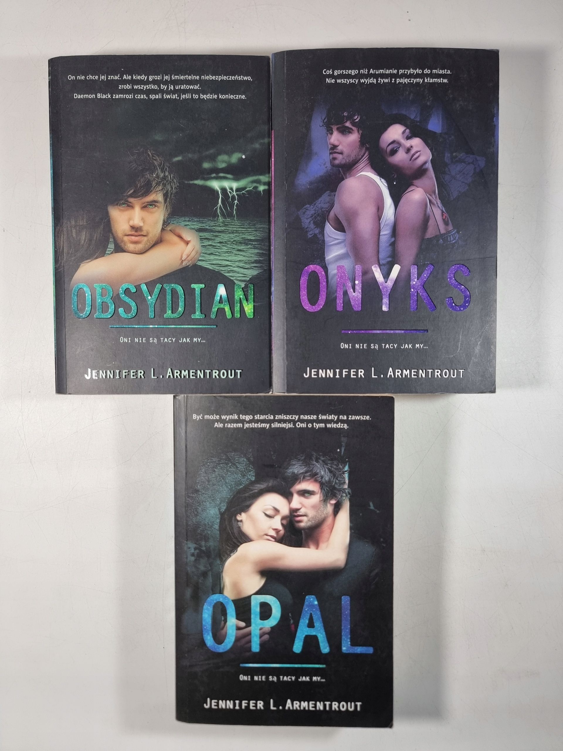 Obsydian / Opal / Onyks / Seria LUX / Armentrout