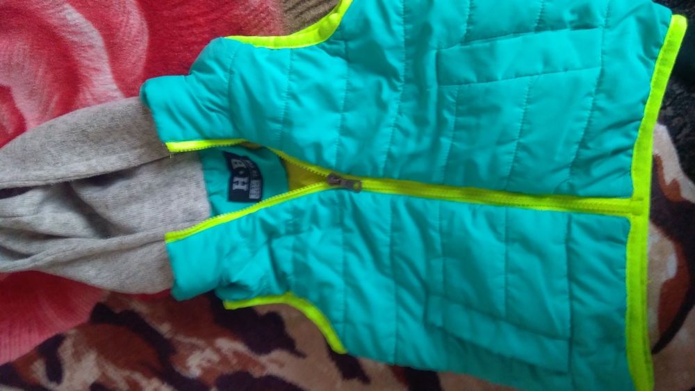 Продам курточки детские