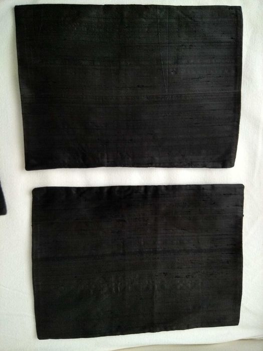 Capas de almofadas pretas