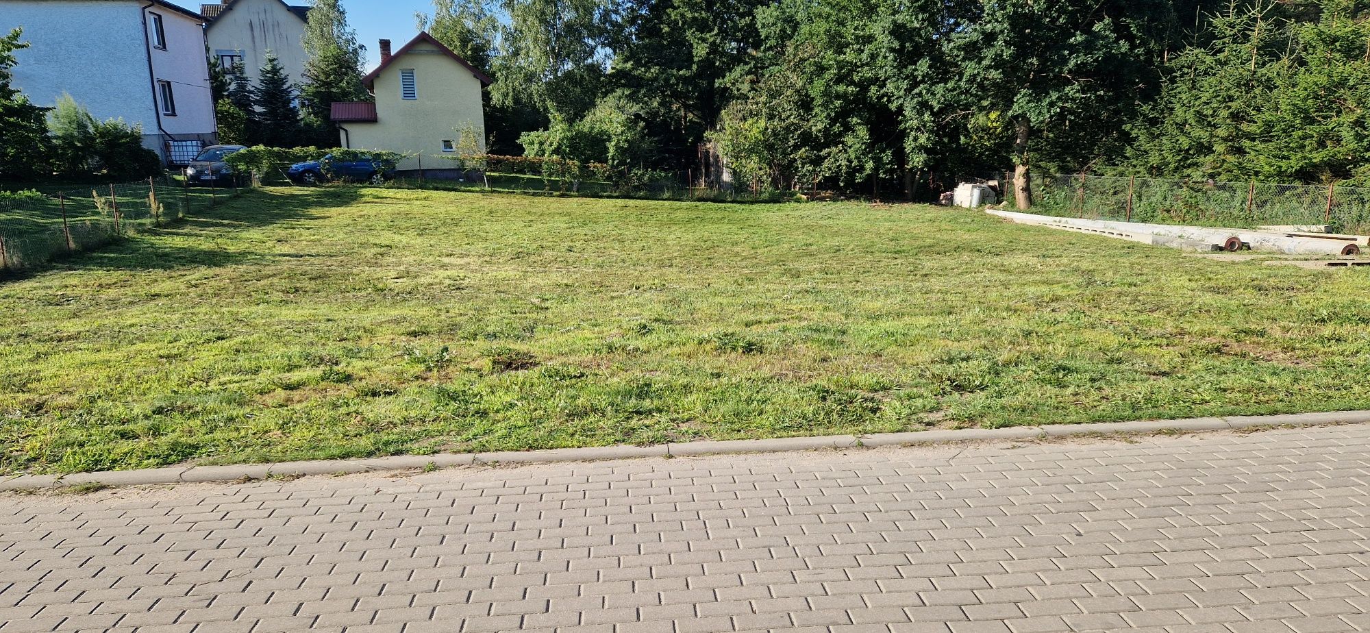 Koszenie traw i samosiejek , prace porządkowe