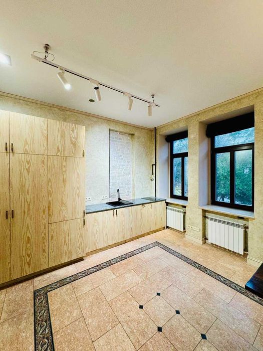 Ярославська, історичний центр, Поділ 2-к. квартира. Оренда