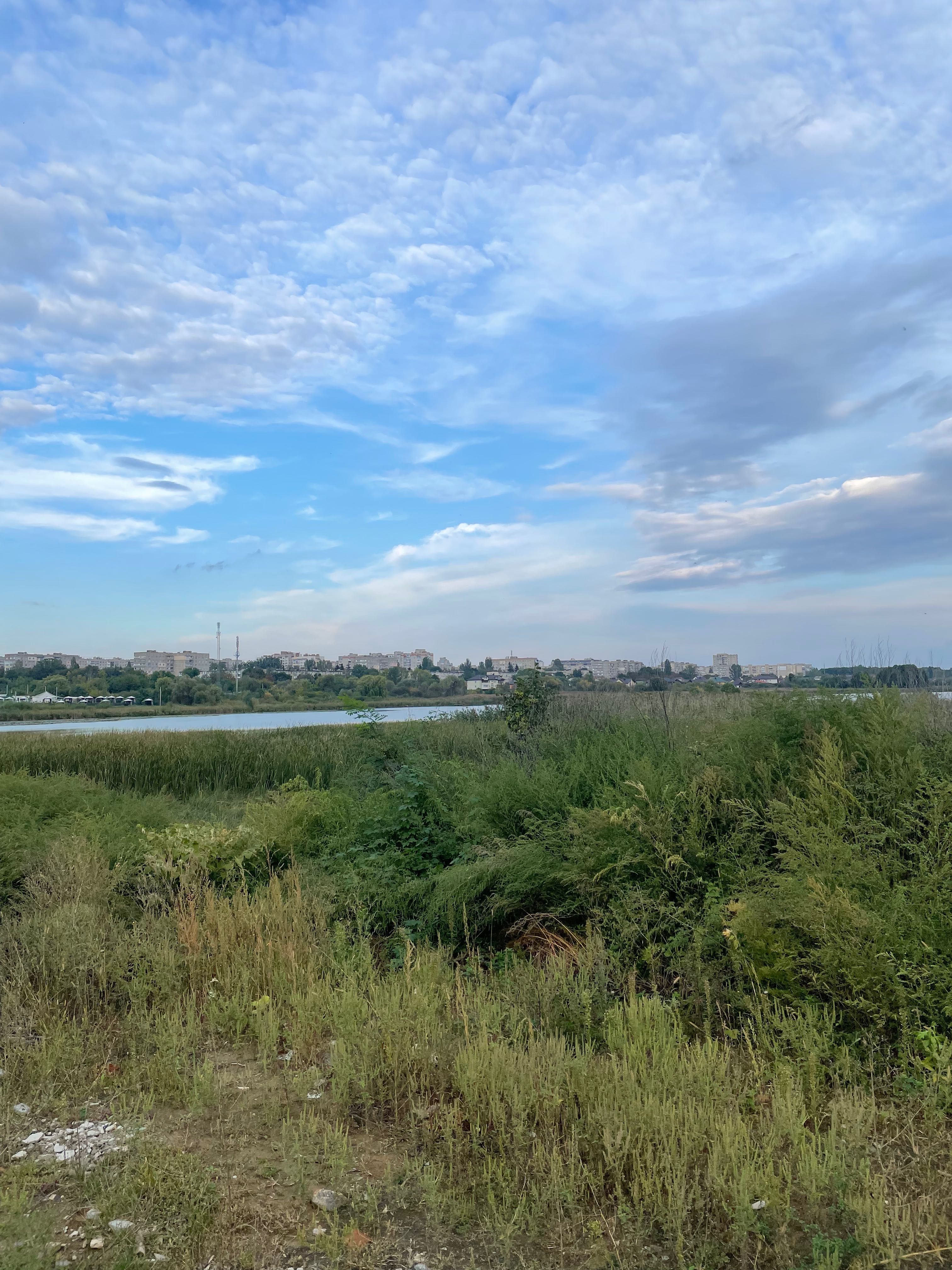 Продам земельні ділянки 9 соток з виходом на Вишенське озеро