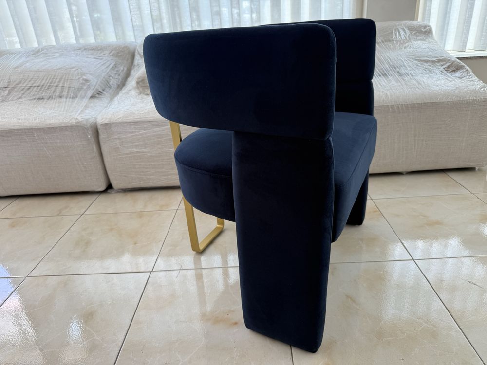 8 cadeiras em veludo