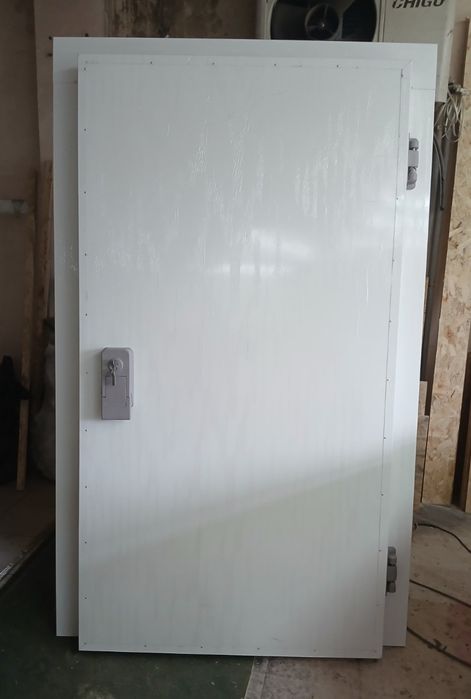 Двері в морозильну камеру