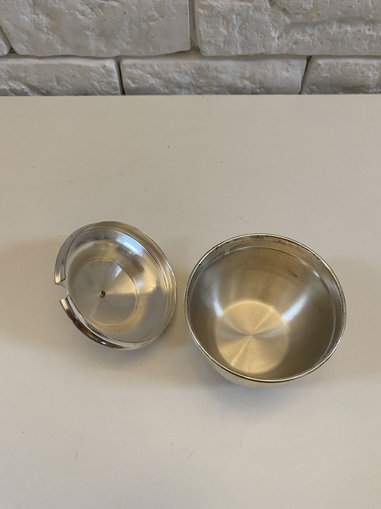 Srebrny pojemnik na cukier