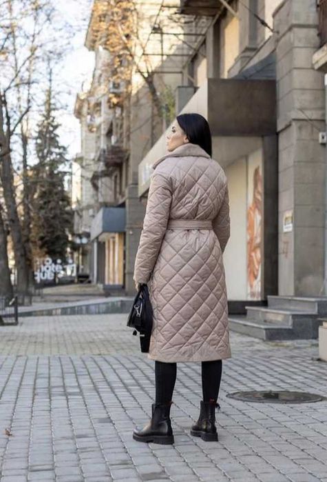 Стьобане пальто Нове На розмір Л Колір беж з переливом Ог 55