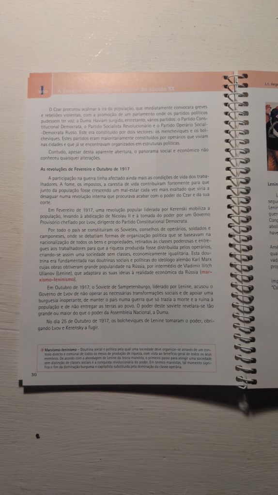 Coleção essenciais - História 9.° ano - Porto Editora