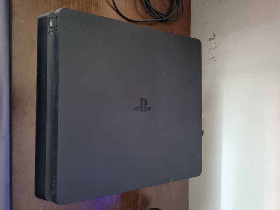 PS4 1TB + Comando