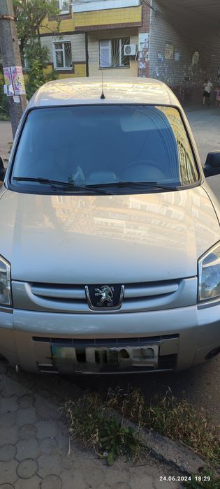 Авто Пежо Парнер