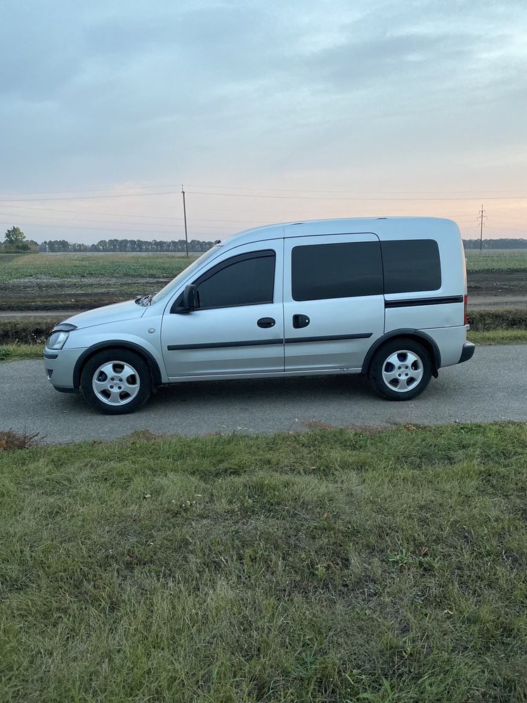 Автомобіль OPEL COMBO