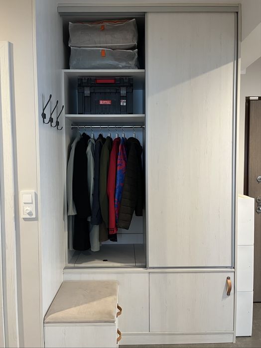 Szafa z drzwiami przesuwnymi