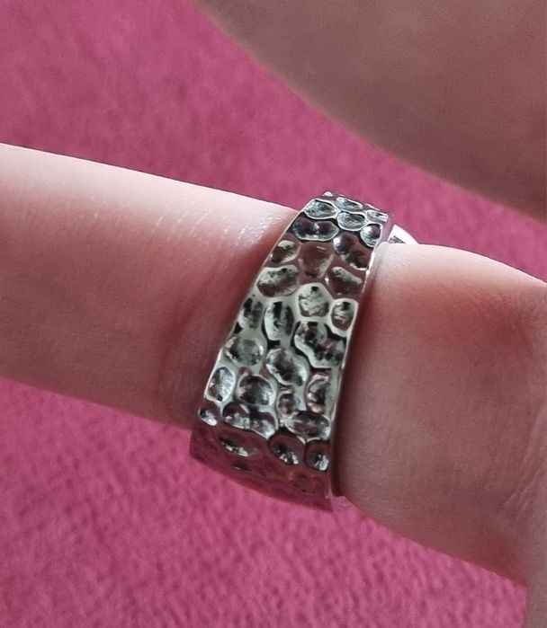 Anel bicolor, em aço, com uma pérola. T17