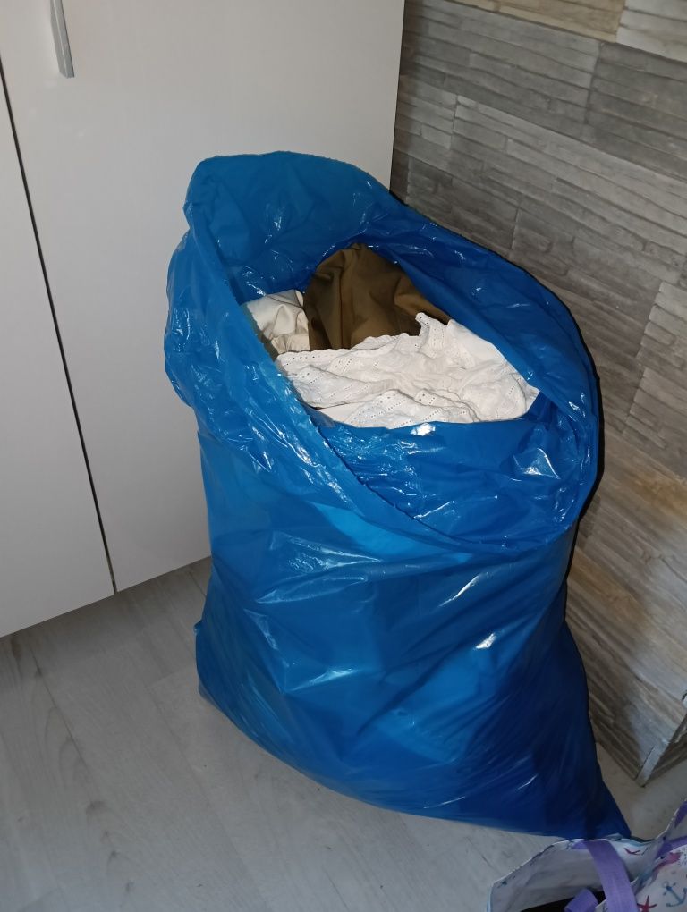 Wór ubrań damskich