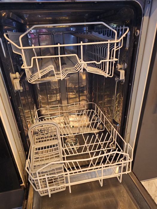 Посудомийна машина Ariston Lst 114