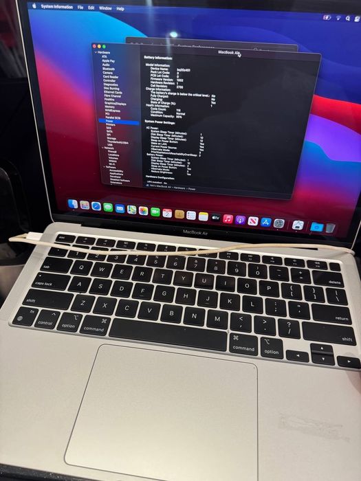 Apple MacBook 2020 M1 8GB RAM 256GB SSD macOS Sequoia