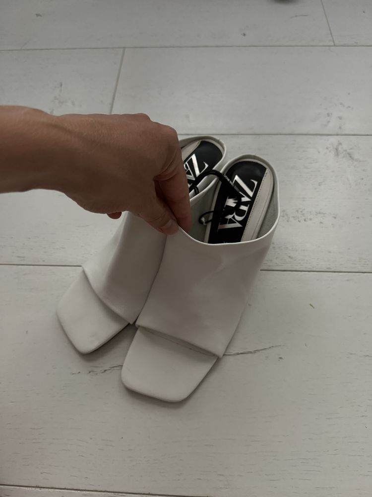 Шкіряні сабо Zara