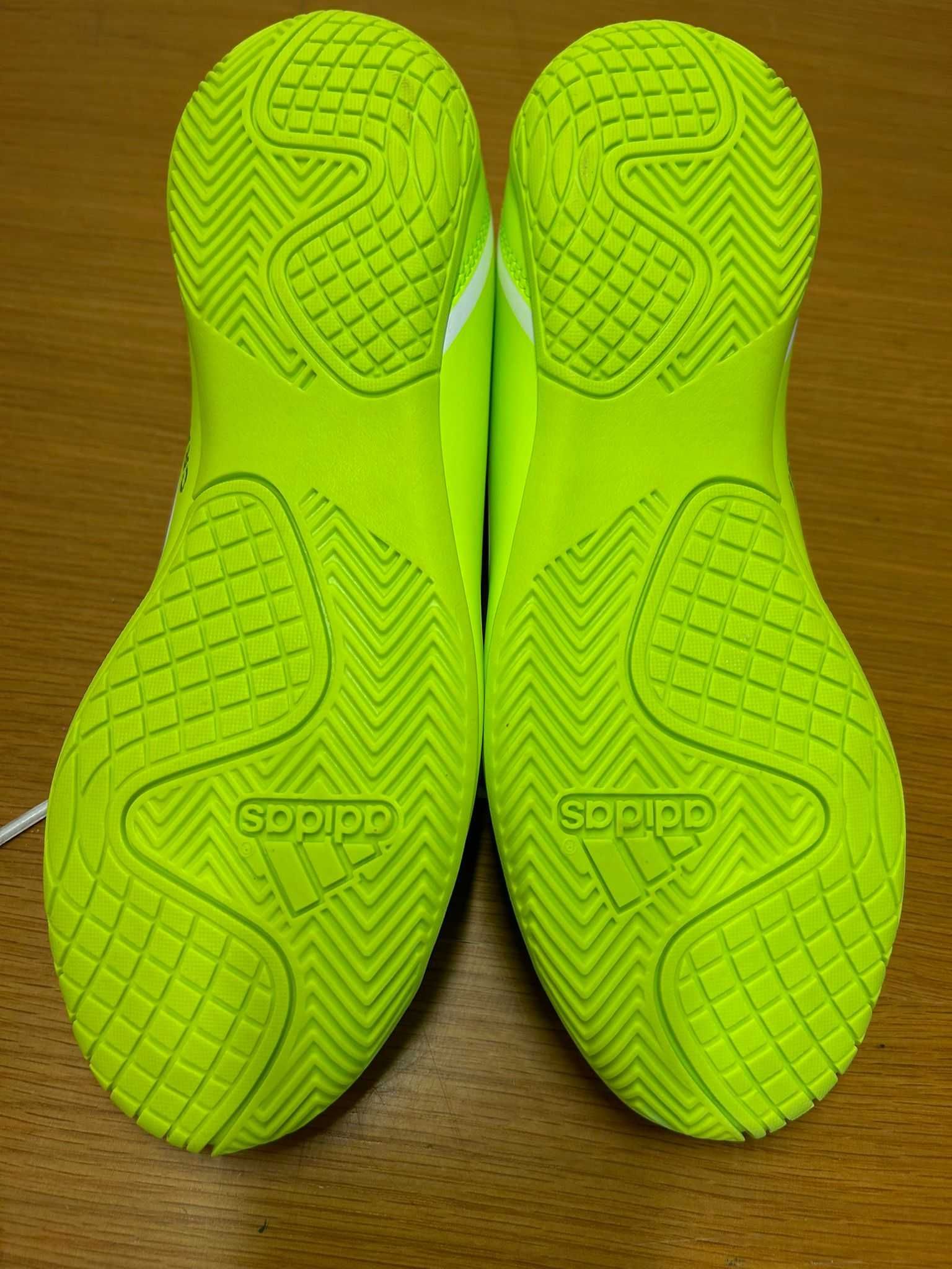 CHUTEIRAS ADIDAS ORIGINAIS TAMANHO 37 NOVAS