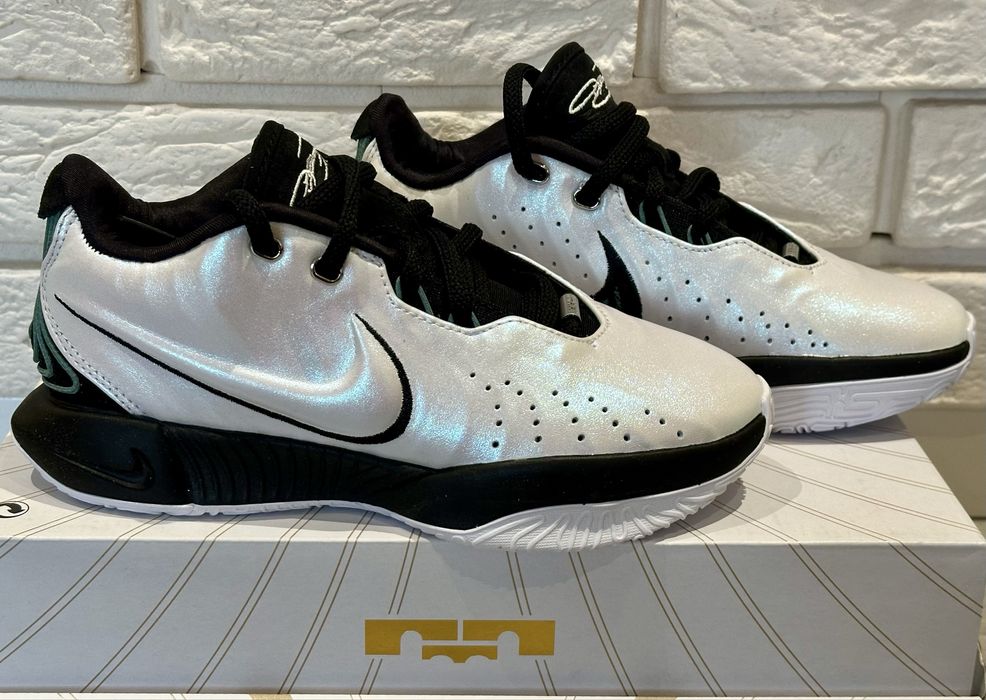 Nike LeBron XXI Conchiolin