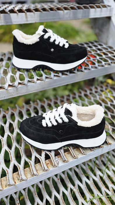 Жіночі зимові кросівки