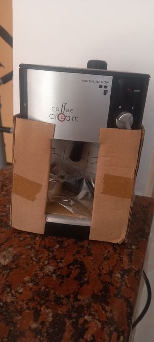 Кофеварка нова .