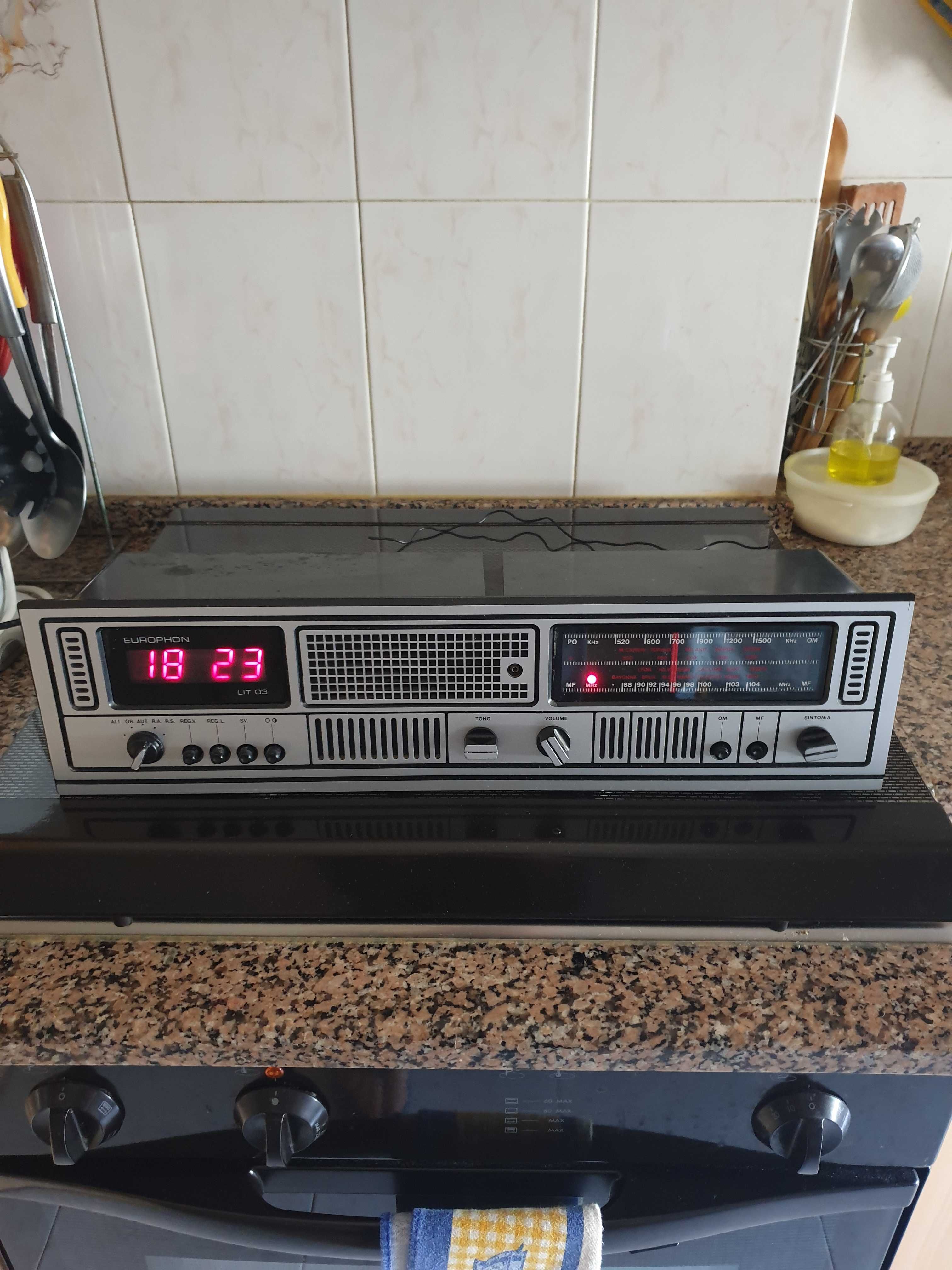 Rádio/Relógio Europhon (de encastrar)