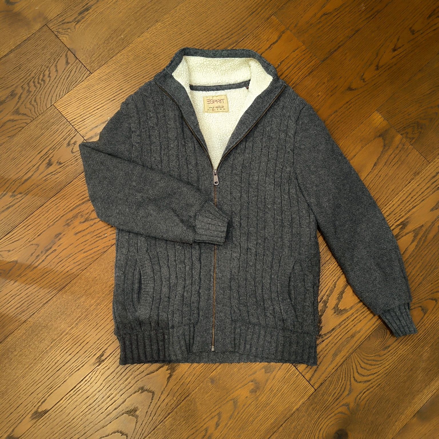 Stylowy sweter Esprit rozmiar M – wygoda i elegancja!