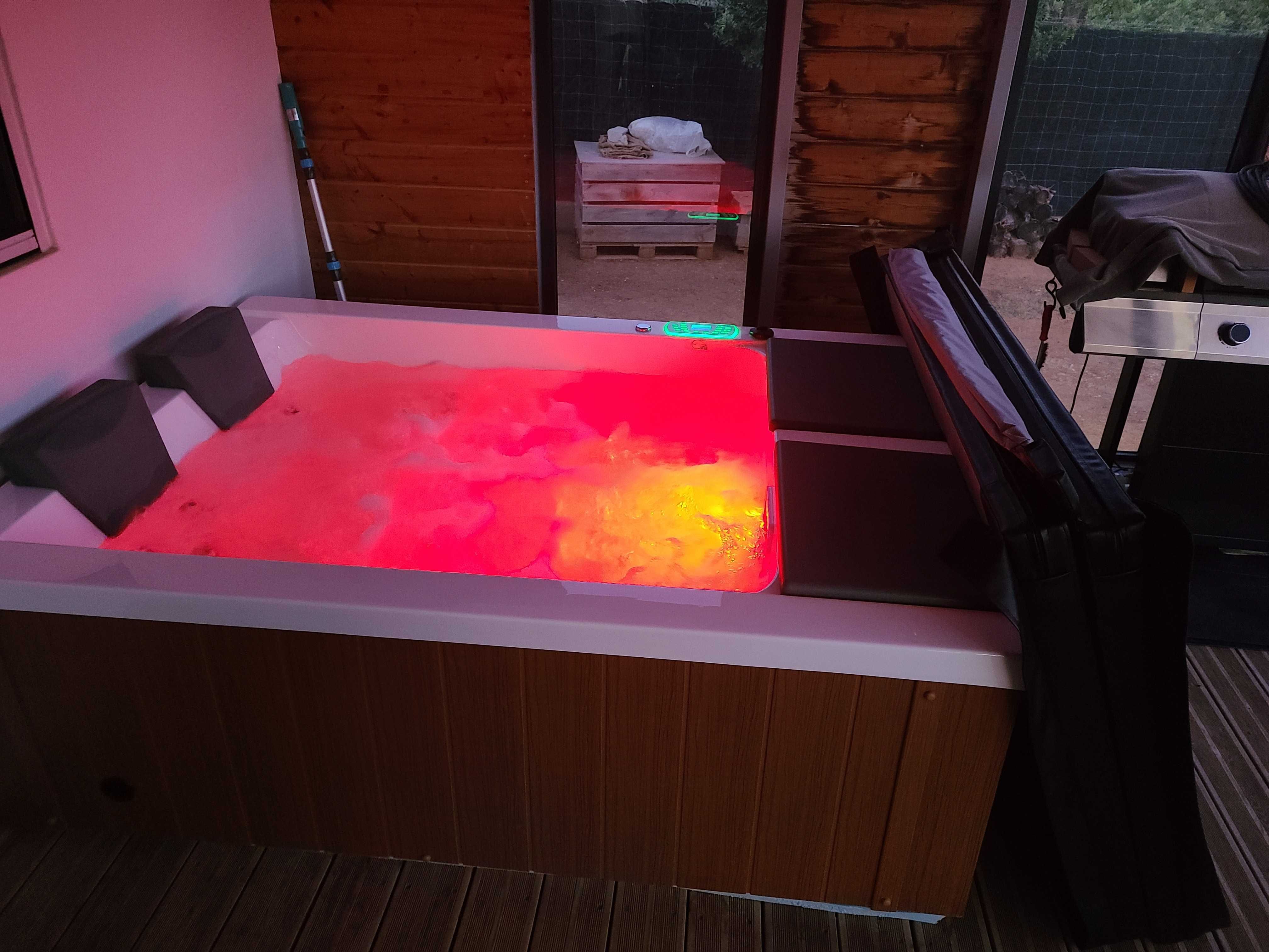 Jacuzzi Spa Exterior
