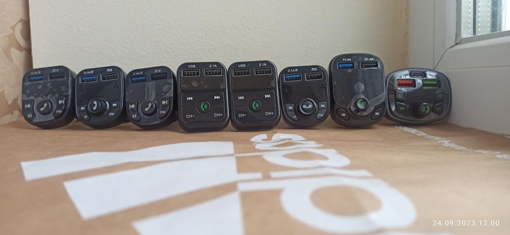 ФМ модулятор для авто в прикурювач
Має блютуз