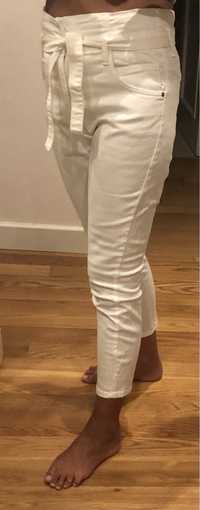 Calças brancas Bershka, tamanho 40