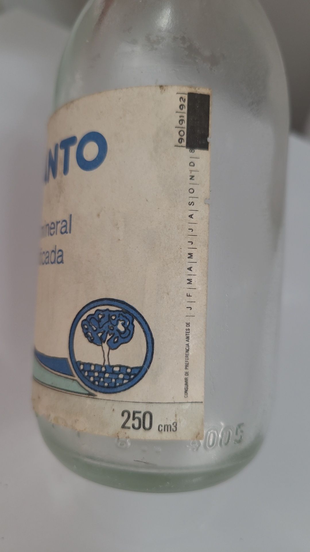 Antiga garrafa de Água Mineral do Porto Santo com rótulo papel 250cm3