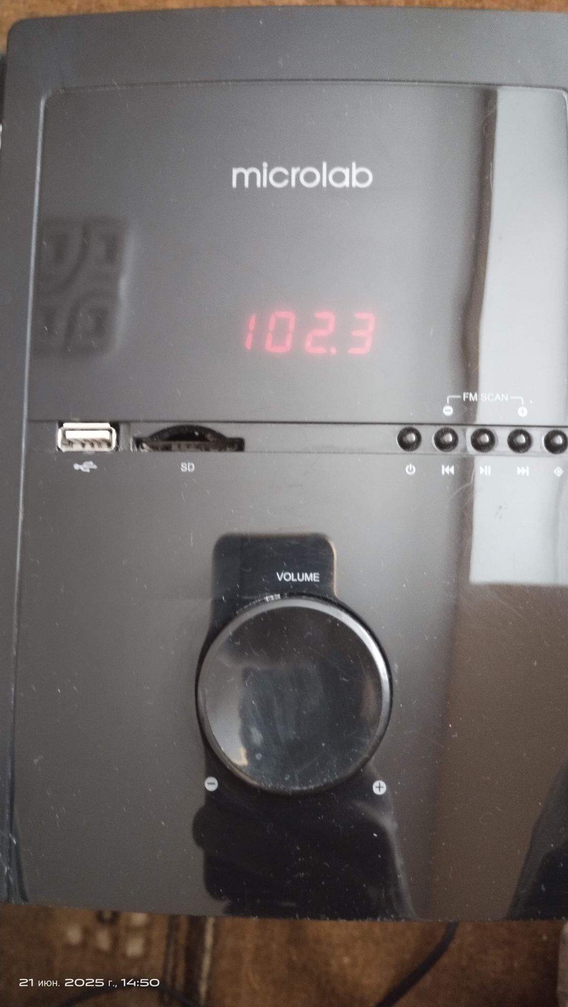 Музыкальный центр 2.1 Microlab