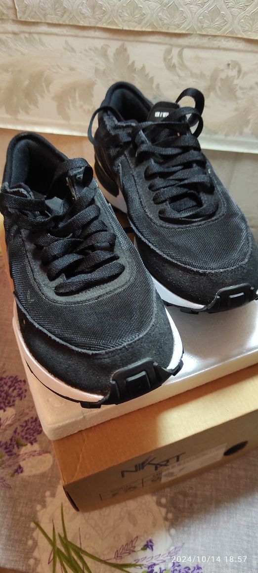Кроссовки мужские Nike Waffle One(36размер)
Кросс