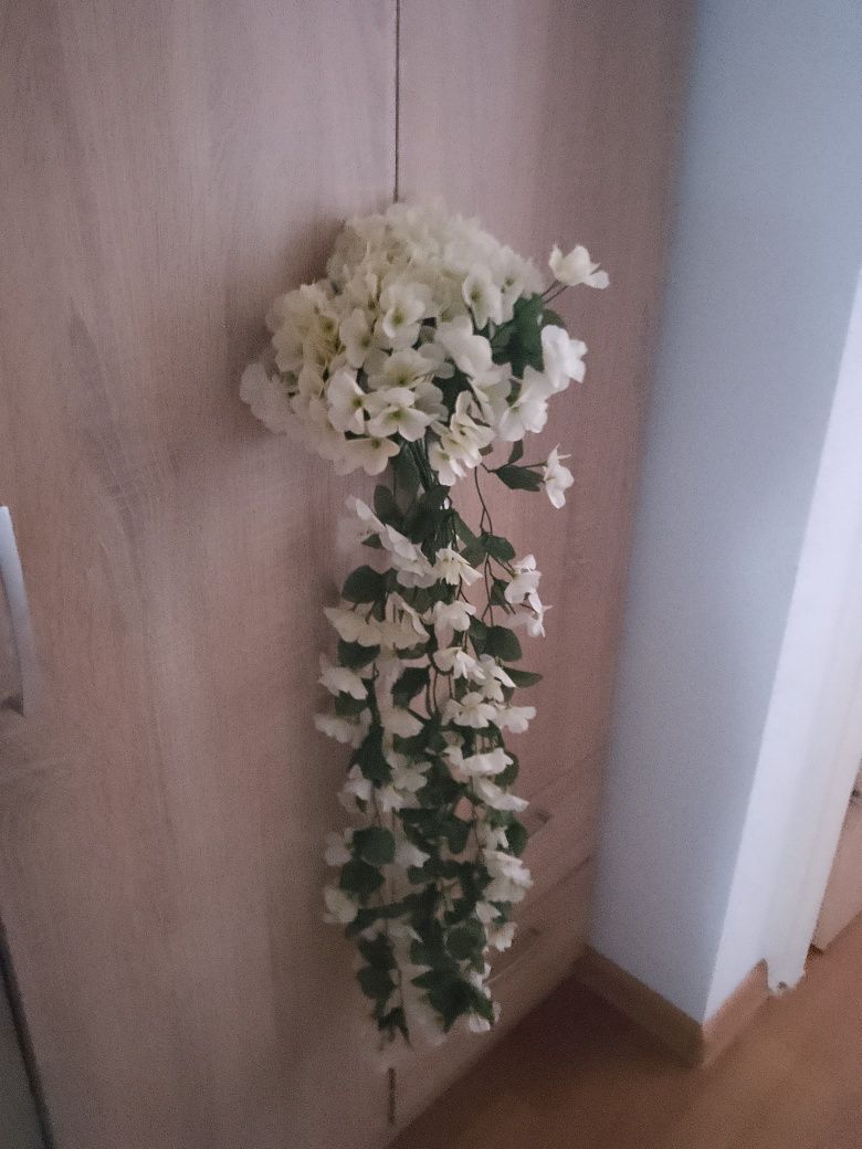Girlanda kwiatowa zwisająca