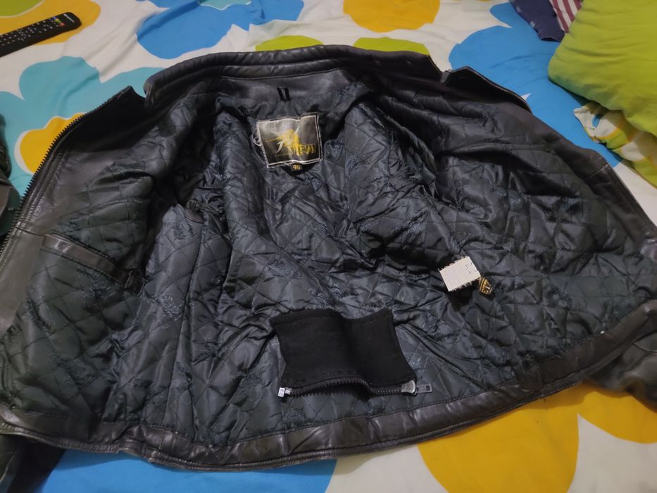 Blusão de cabedal em bom estado