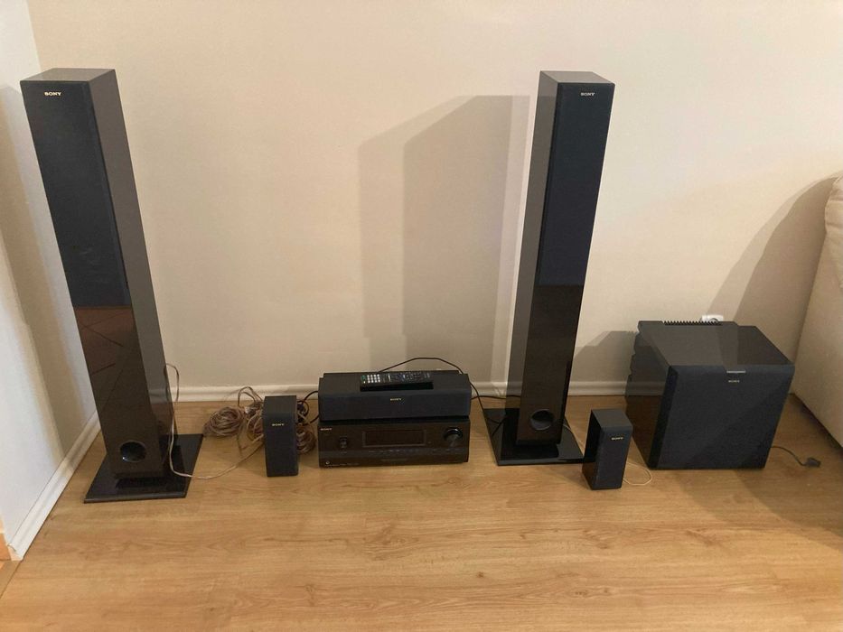 Amplituner SONY STR-DH510 głośnikami i subworferem SS-SR5