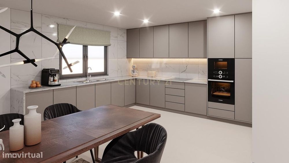 Luxuosa Moradia T3 com piscina,   com projeto aprovado e licença a lev