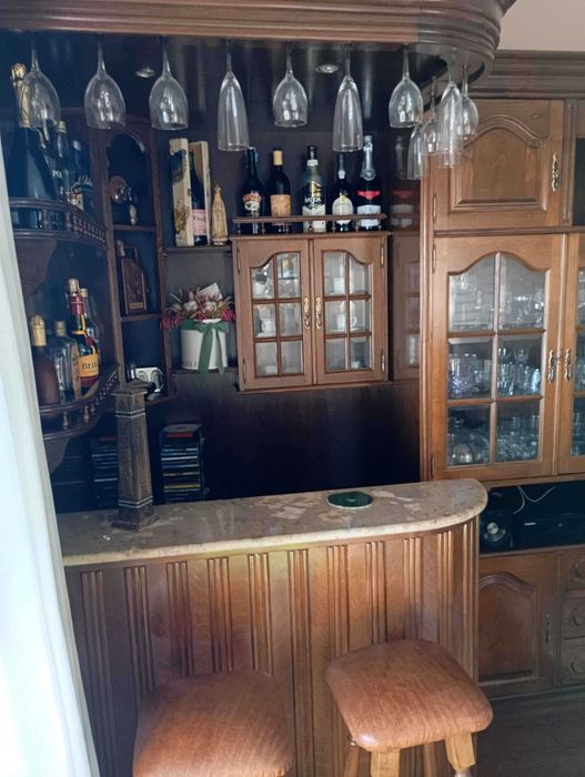 Móvel de Madeira Clássico ou Tradicional