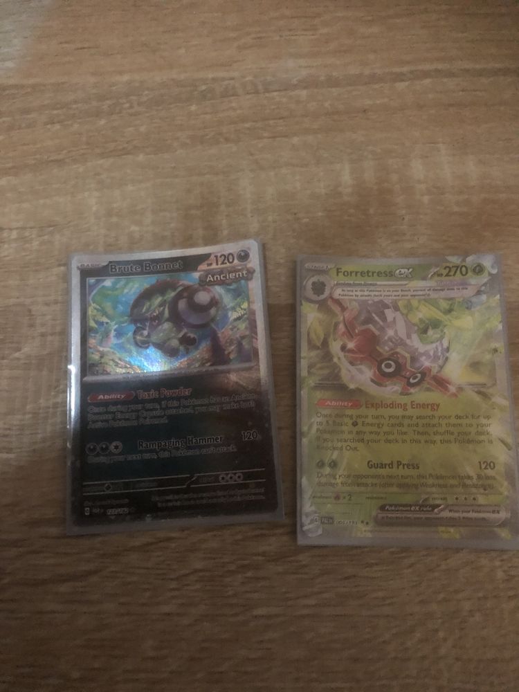 Cartas de Pokémon de várias coleções  muito raras e em muito bom estad