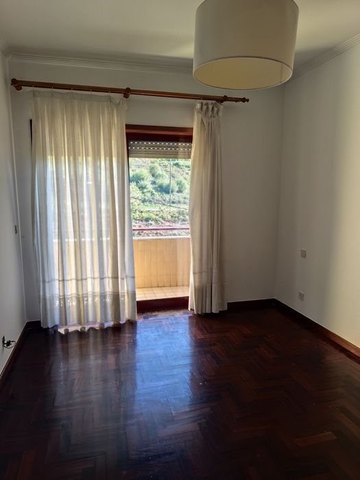 T2 com duas frentes,  terraço e garagem fechada