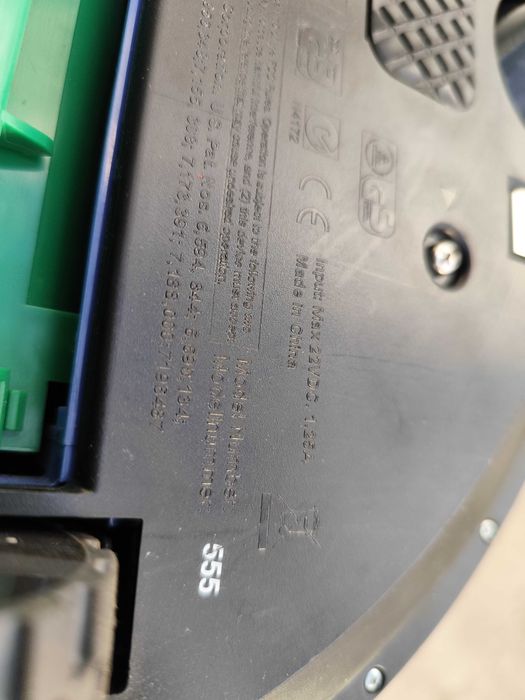 Aspirador Roomba 555 a funcionar, inclui balizador