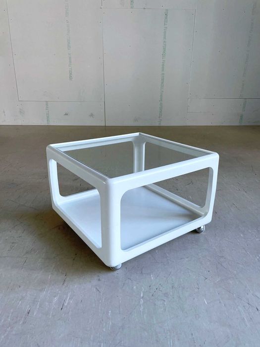 Mobilny stolik kawowy firmy Horn, desing Peter Ghyczy