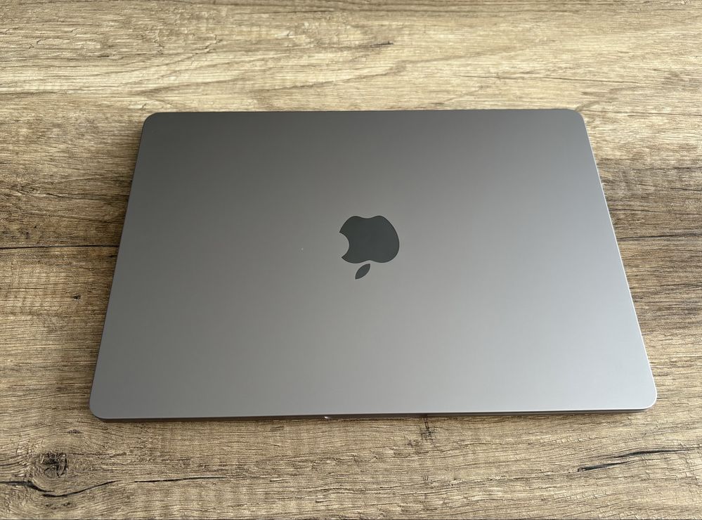 Макбук Apple MacBook Air 13" М2 8/256 2023 Space Gray