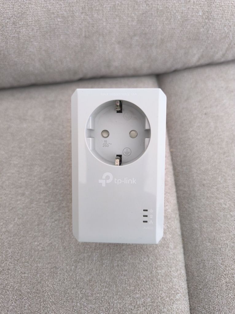 TP- LINK Passthrough Powerline Starter KIT