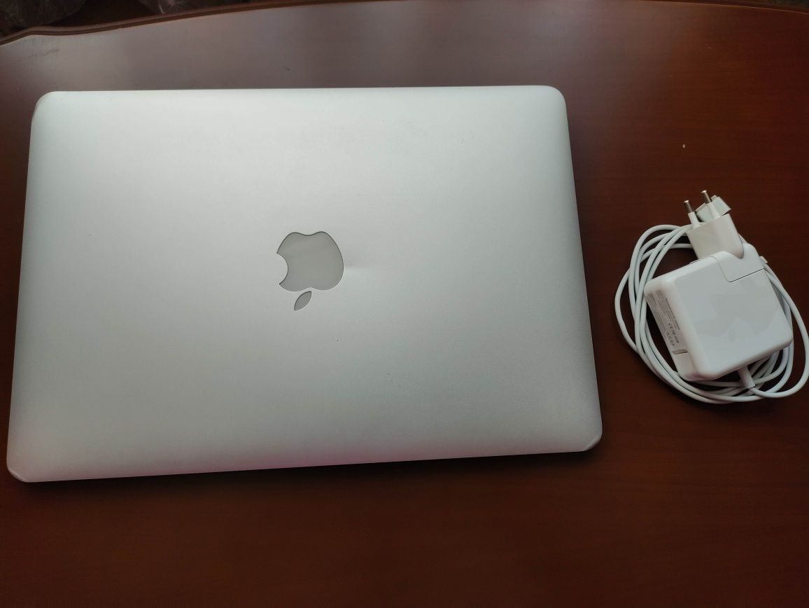 Macbook Air 13 2014 8/128Gb A1466 батарея 96,5%